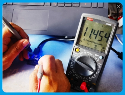 工程师调试模组分析故障